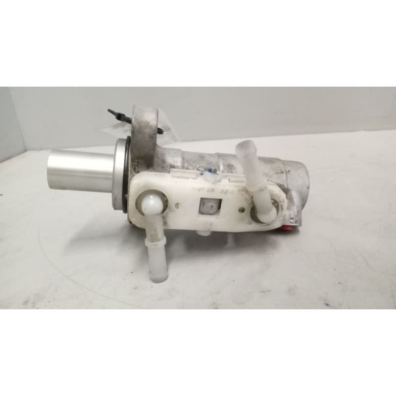 Recambio de bomba freno para nissan nt400 cabstar (f24m) 28.12, 32.12, 35.12 (f91an) referencia OEM IAM 0204Y24268 21141529 2473 - Blanco