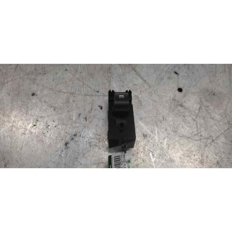 Recambio de mando elevalunas delantero derecho para hyundai i40 1.6 cat referencia OEM IAM 935753Z0004X 8 PINS - Blanco