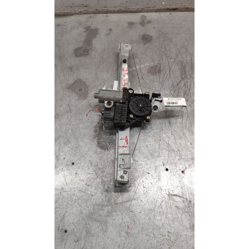 Recambio de elevalunas trasero izquierdo para ford mondeo iii turnier (bwy) 2.0 tdci referencia OEM IAM 0130821773 - Azul