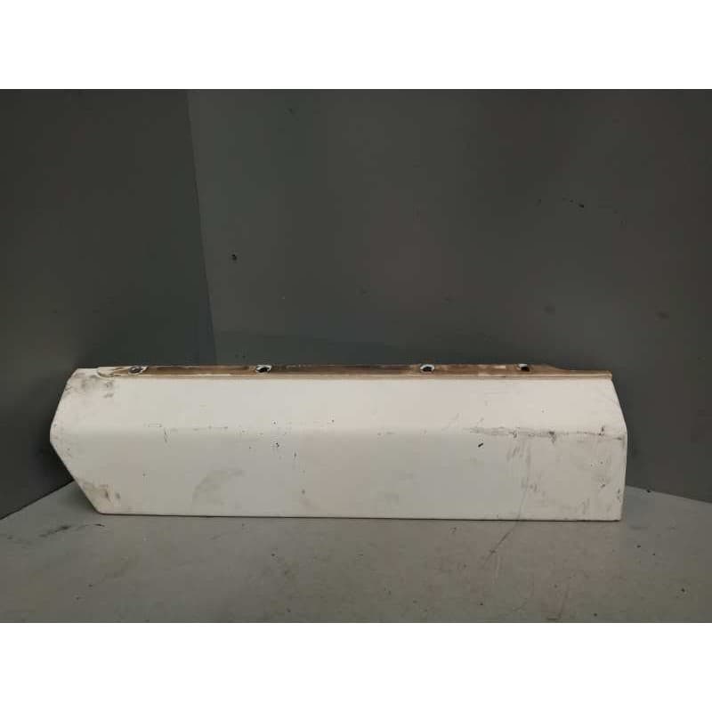 Recambio de moldura trasera cabina para iveco eurotech (mp) 9.5 diesel referencia OEM IAM 8144318 DERECHA - Rojo