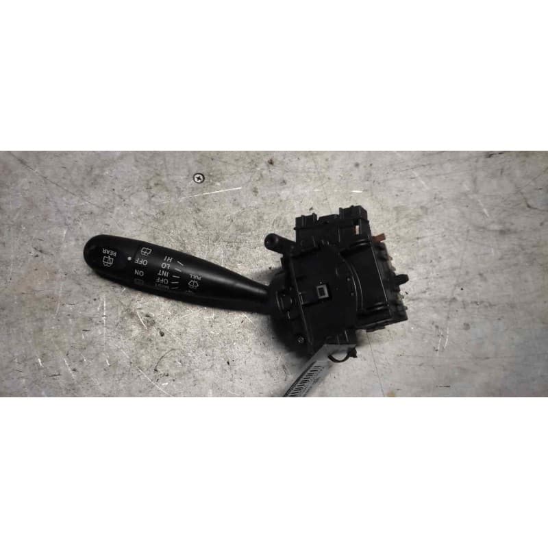 Recambio de mando limpia para toyota yaris (ncp1/nlp1/scp1) 1.0 linea luna referencia OEM IAM 173647