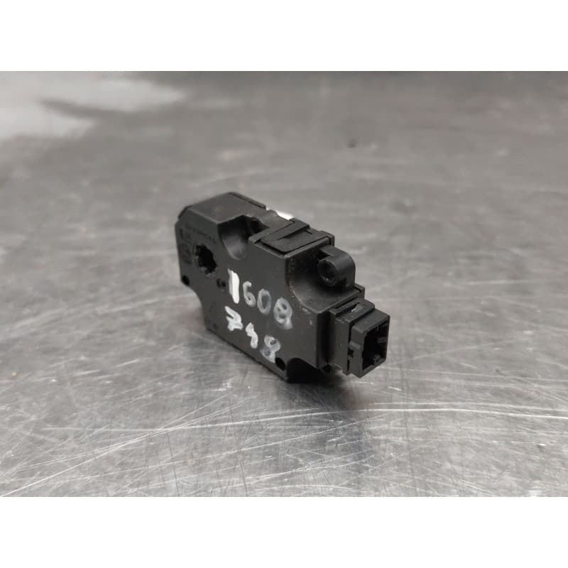 Recambio de motor apertura trampillas climatizador para mercedes-benz gla (h247) gla 200 d (247.712) referencia OEM IAM A0999063 - Blanco