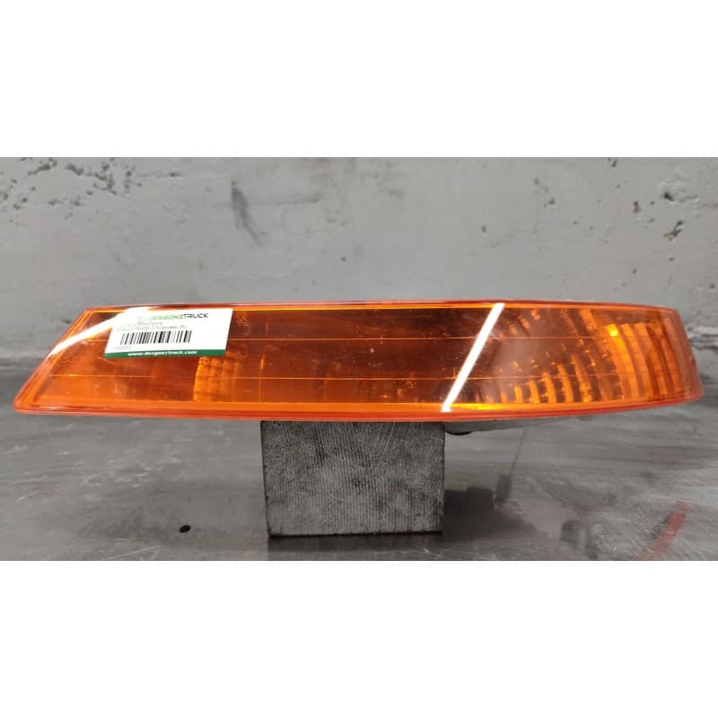 Recambio de piloto intermitente para renault trafic ii furgoneta (fl) 1.9 dci 100 (fl0c) referencia OEM IAM - Amarillo