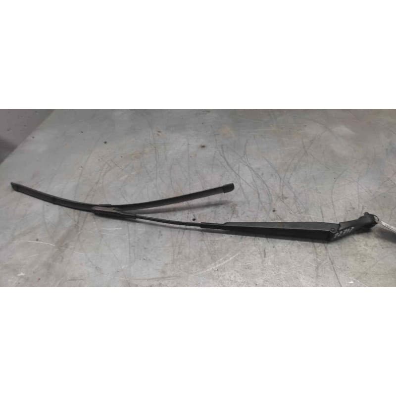 Recambio de brazo limpia delantero derecho para opel zafira b cosmo referencia OEM IAM - Negro
