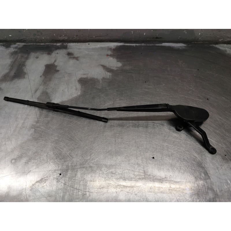 Recambio de brazo limpia delantero derecho para mercedes-benz gla (h247) gla 200 d (247.712) referencia OEM IAM A2478240300 - Blanco