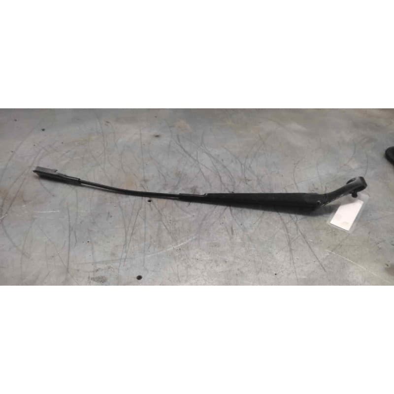 Recambio de brazo limpia delantero izquierdo para opel zafira b cosmo referencia OEM IAM - Negro