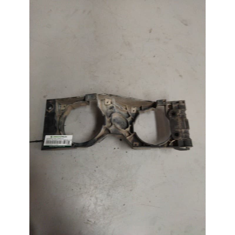 Recambio de soporte faro derecho para scania trucks p, g, r, t series r 480 (480cv) referencia OEM IAM 1786695 SOPORTE FARO ANT - Blanco