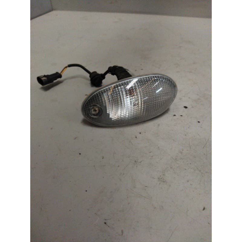 Recambio de piloto luz galibo izquierdo para iveco eurocargo 05.03 3.9 diesel referencia OEM IAM - Blanco