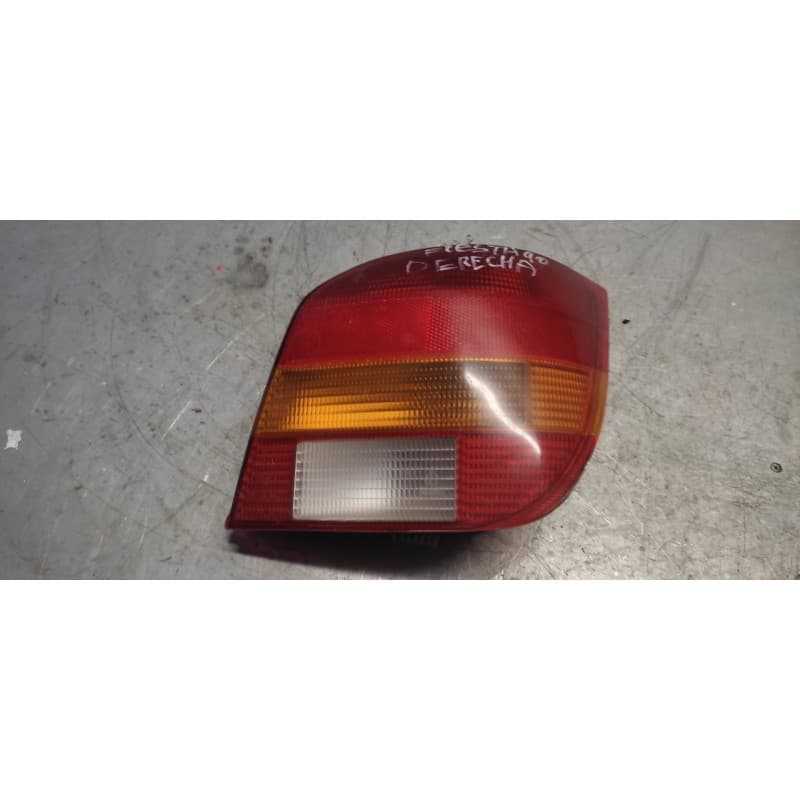 Recambio de piloto trasero derecho para ford fiesta berl./courier surf referencia OEM IAM