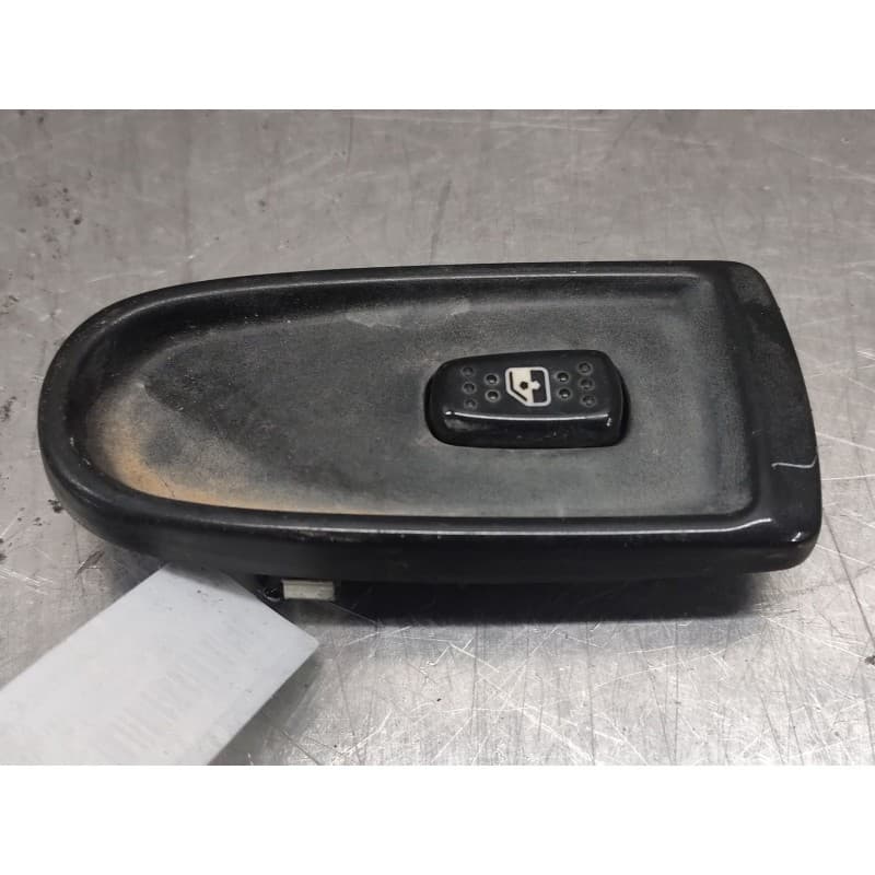 Recambio de mando elevalunas delantero derecho para iveco daily config. paquetería cabina simple 35s... batalla 3750 referencia - Blanco