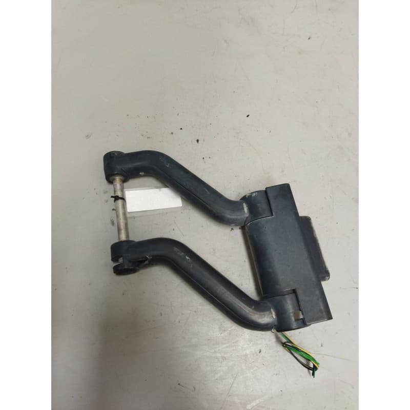 Recambio de brazo retrovisor derecho para volvo fm 7 290/310 213/228 kw e2/3 fki 3400 18 to (4x2) corto referencia OEM IAM - Blanco