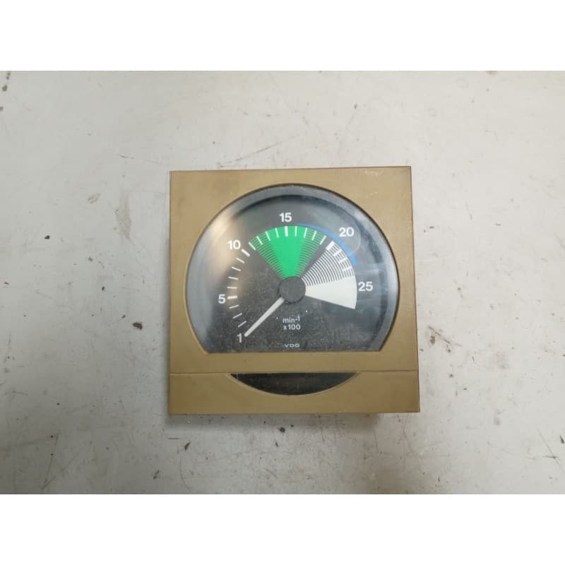 Recambio de cuadro instrumentos para man 18400 hocl referencia OEM IAM 81271026076 CUENTA RREVOLUCIONES - Blanco