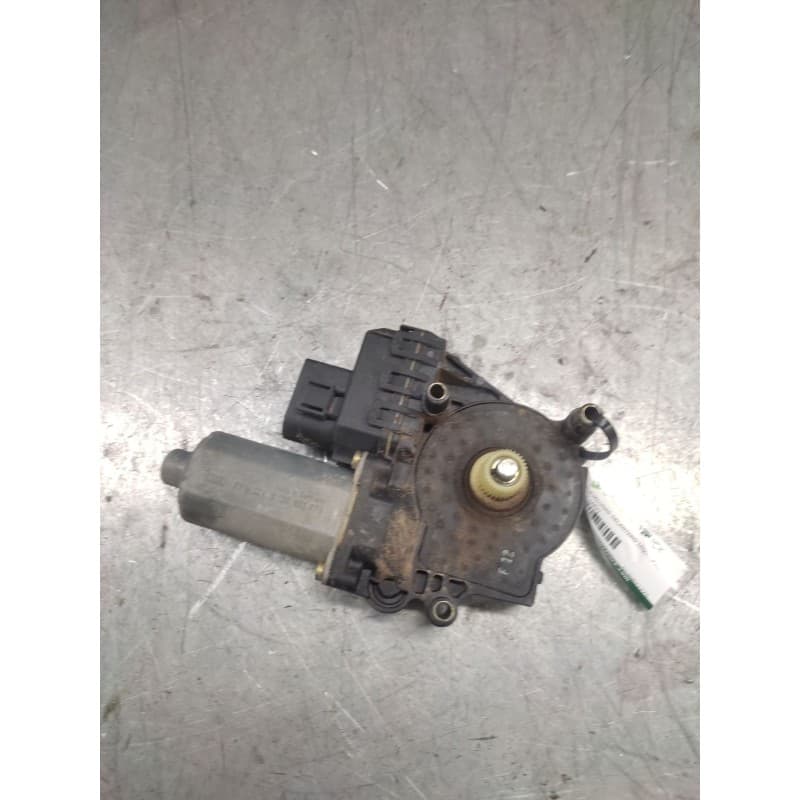 Recambio de motor elevalunas delantero izquierdo para audi a6 c5 (4b2, 4b4) 2.8 referencia OEM IAM 0130821775 8 PINS