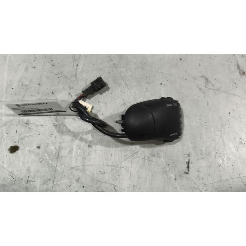 Recambio de mando radio para renault magnum ab 2005 12.8 diesel referencia OEM IAM 5010589997 - Negro