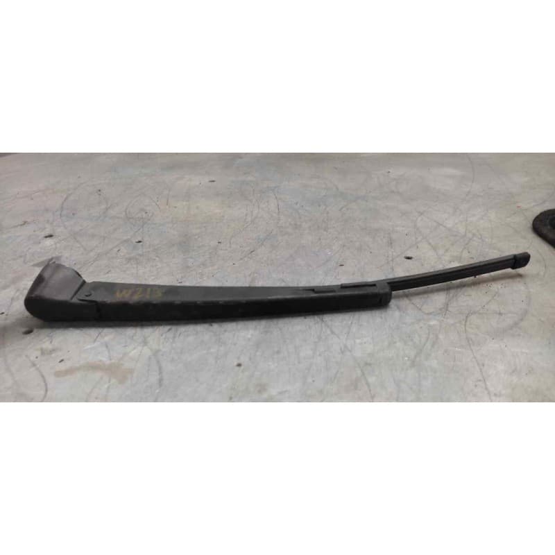 Recambio de brazo limpia trasero para mercedes-benz clase e familiar (bm 213) 1.6 cdi cat referencia OEM IAM