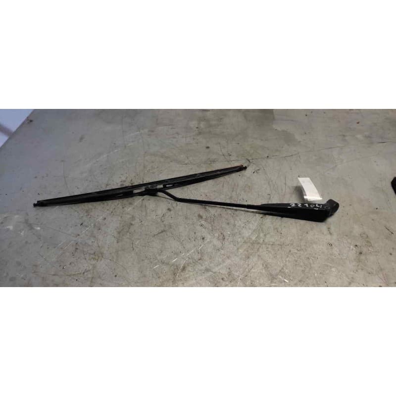Recambio de brazo limpia delantero derecho para nissan pick-up (d22) cabina simple profesional 4x4 referencia OEM IAM - Rojo