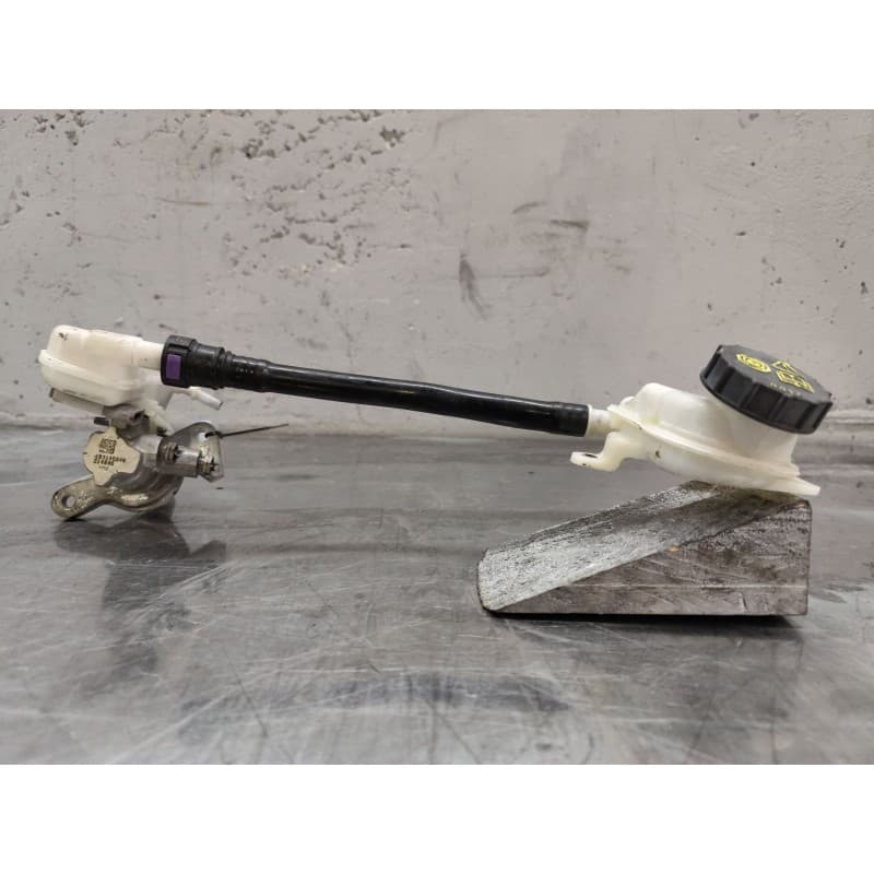 Recambio de bomba freno para ford fiesta vi (cb1, ccn) 1.25 referencia OEM IAM Y24653 - Blanco
