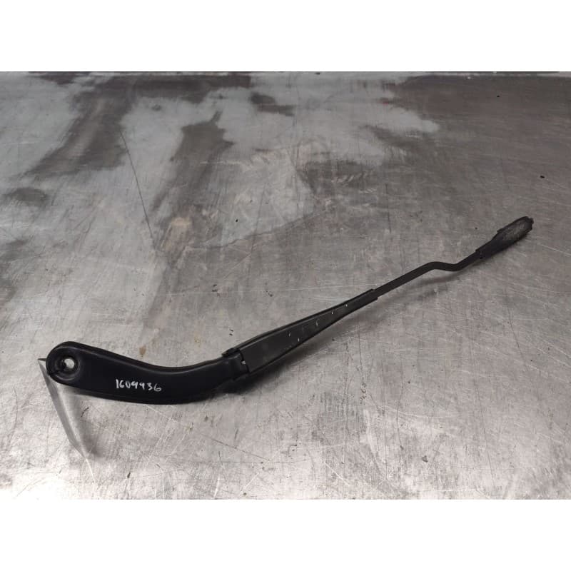 Recambio de brazo limpia delantero izquierdo para bmw 1 (e87) 120 d referencia OEM IAM - Blanco