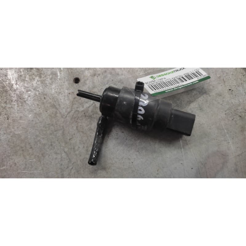 Recambio de bomba limpia para mercedes-benz vito kasten (639) 2.1 cdi referencia OEM IAM A0008605826 2 PINS - Blanco