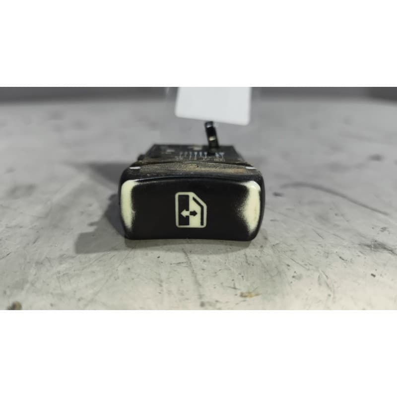 Recambio de mando elevalunas delantero derecho para scania p,g,r,t - series p 500, r 500 referencia OEM IAM 1421856 - Rojo