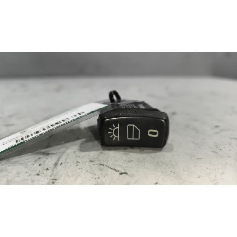 Recambio de interruptor para scania p,g,r,t - series p 500, r 500 referencia OEM IAM 1733418 - Rojo