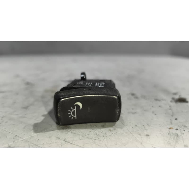 Recambio de interruptor para scania p,g,r,t - series p 500, r 500 referencia OEM IAM 1421861 - Rojo