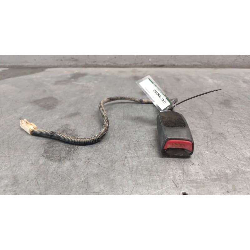 Recambio de enganche de cinturon delantero izquierdo para hyundai i30 (gd) 1.6 crdi referencia OEM IAM 88830a6000ry - Blanco