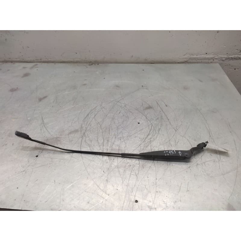 Recambio de brazo limpia delantero derecho para fiat nuova 500 (150) blackjack referencia OEM IAM - Rojo