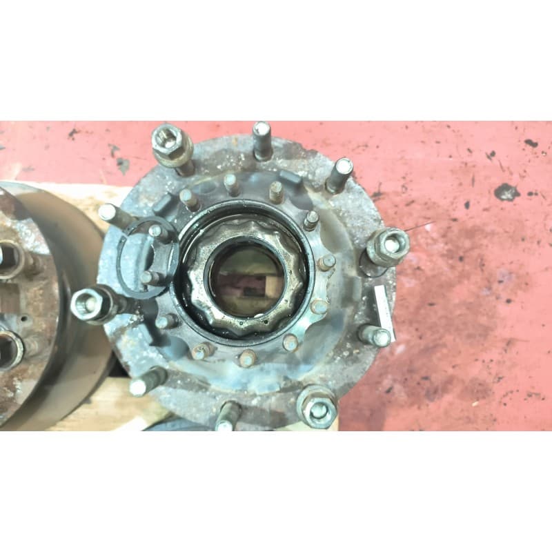 Recambio de buje trasero derecho para volvo fm 450 10.8 diesel referencia OEM IAM 85107753 - Blanco
