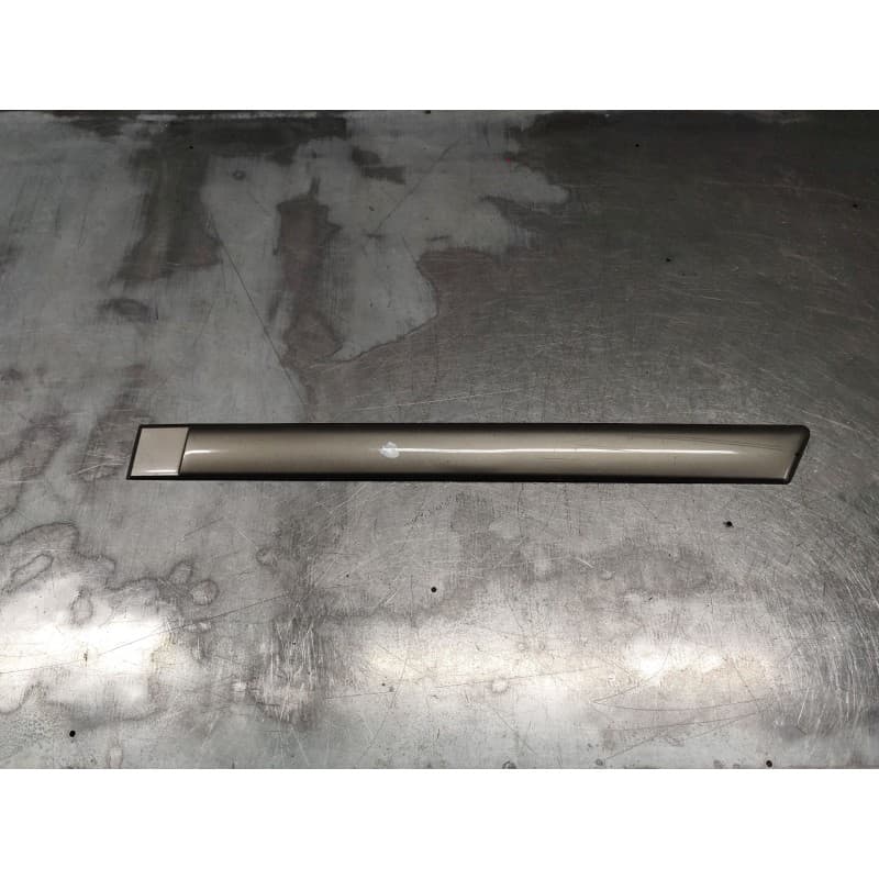 Recambio de moldura puerta trasera izquierda para citroën c4 grand picasso i (ua_) 1.6 hdi referencia OEM IAM 96590379XT 9654402 - Ocre