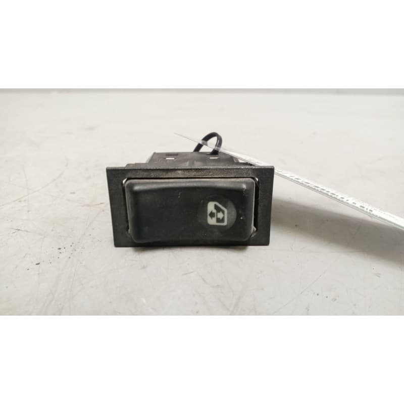 Recambio de mando elevalunas delantero izquierdo para renault midlum fg 180.08/b e2 cabina para dormir referencia OEM IAM - Blanco