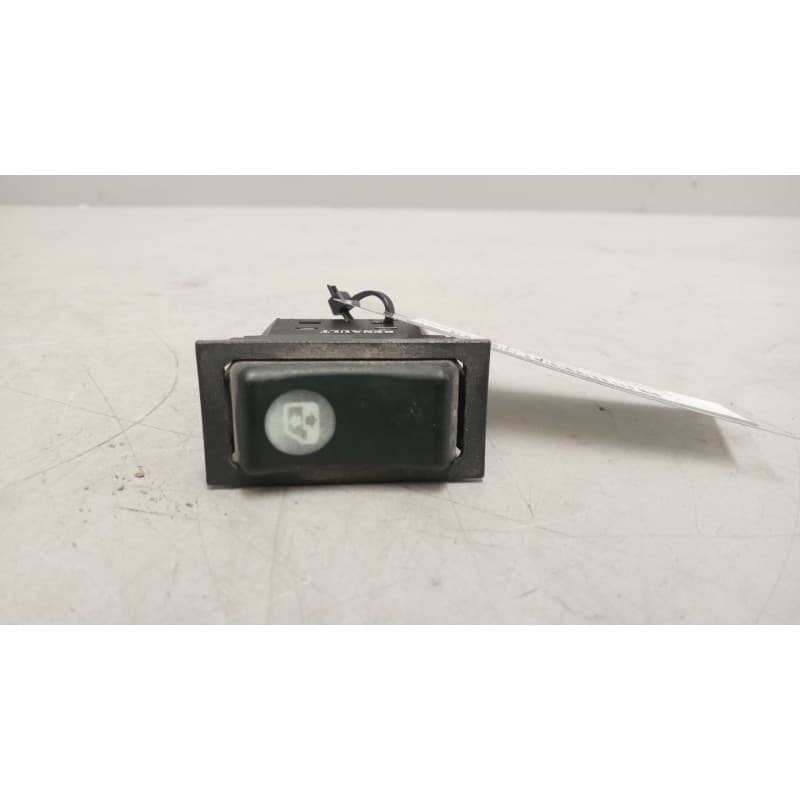 Recambio de mando elevalunas delantero derecho para renault midlum fg 180.08/b e2 cabina para dormir referencia OEM IAM - Blanco