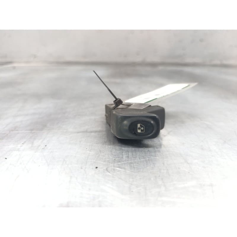 Recambio de mando elevalunas delantero izquierdo para renault kangoo (kc0/1_) 1.9 dci 4x4 (kc0v) referencia OEM IAM 7700307605 - Blanco