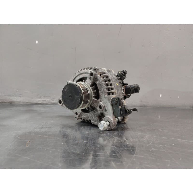 Recambio de alternador para hyundai tucson (tl, tle) 1.7 crdi referencia OEM IAM 373002A700 - Blanco