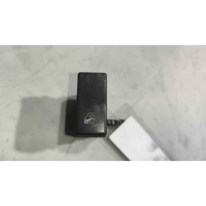 Recambio de mando elevalunas delantero izquierdo para renault midlum fg 220.10 e5 corto referencia OEM IAM 7421043773 - Blanco
