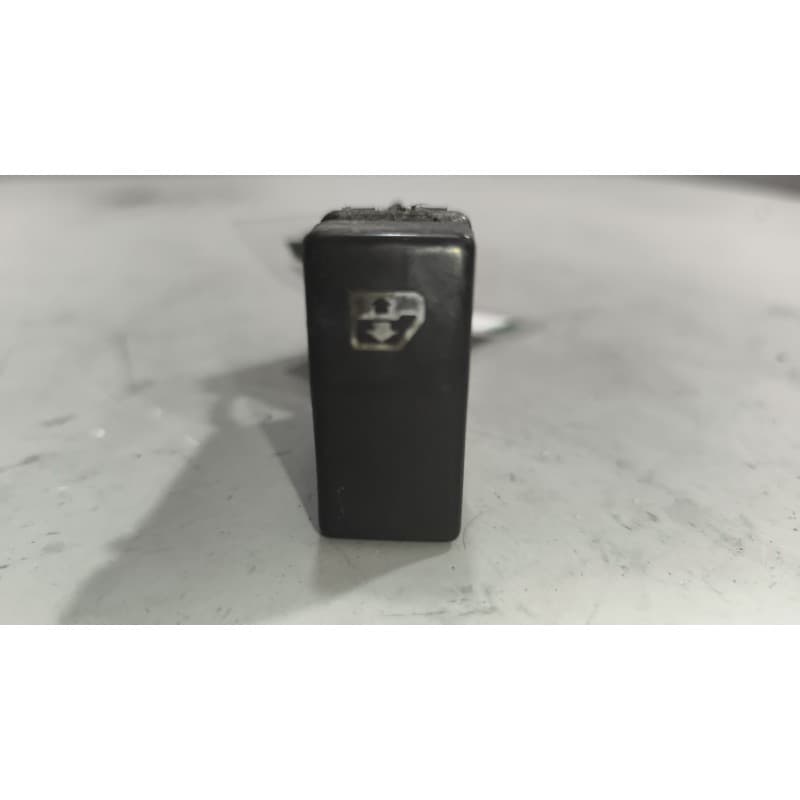 Recambio de mando elevalunas delantero derecho para renault midlum fg 220.10 e5 corto referencia OEM IAM 7421043773 - Blanco