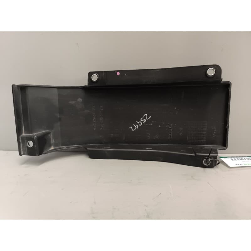 Recambio de moldura para iveco daily vi caja/chasis 35s16, 35c16, 40c16, 50c16, 60c16, 65c16, 70c16 referencia OEM IAM 580152153 - Blanco