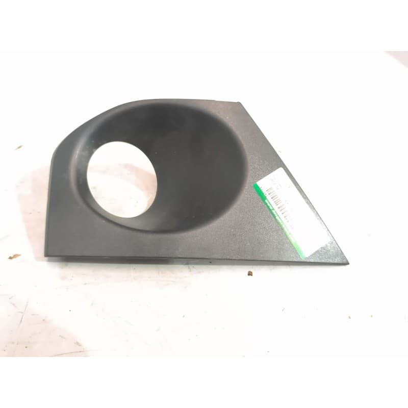 Recambio de moldura para iveco daily vi caja/chasis 35s16, 35c16, 40c16, 50c16, 60c16, 65c16, 70c16 referencia OEM IAM 580313003 - Blanco