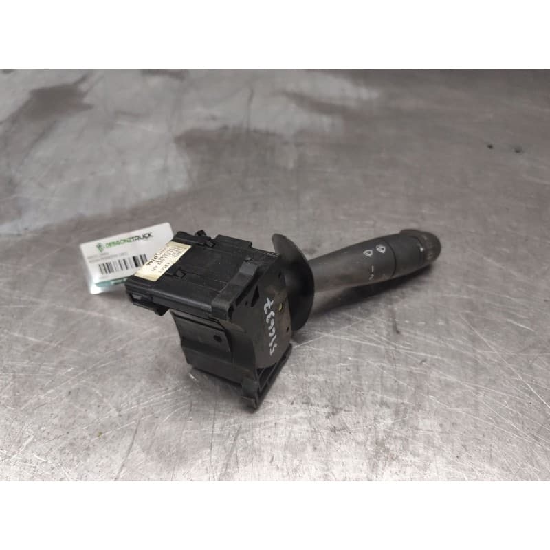 Recambio de mando limpia para nissan primastar (x83) avantour 7 asientos, batalla corta 2,76t referencia OEM IAM 8200070266 - Blanco