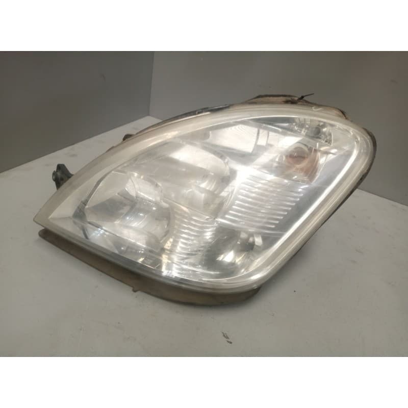 Recambio de faro izquierdo para iveco a65c18/wing referencia OEM IAM 69500013 - Blanco