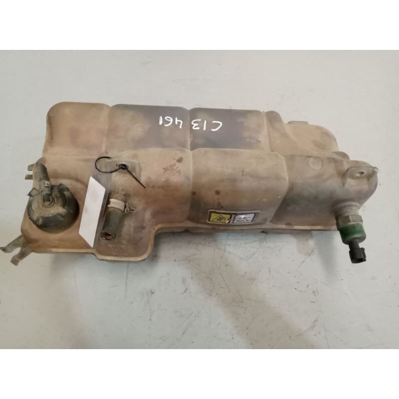 Recambio de deposito expansion para iveco a65c18/wing referencia OEM IAM 504136607 - Blanco