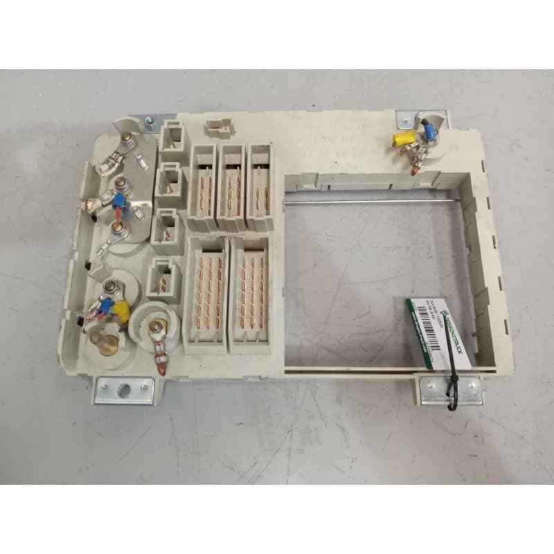 Recambio de caja reles / fusibles para man tgs 18.400 10.5 diesel referencia OEM IAM 81254446074 - Blanco