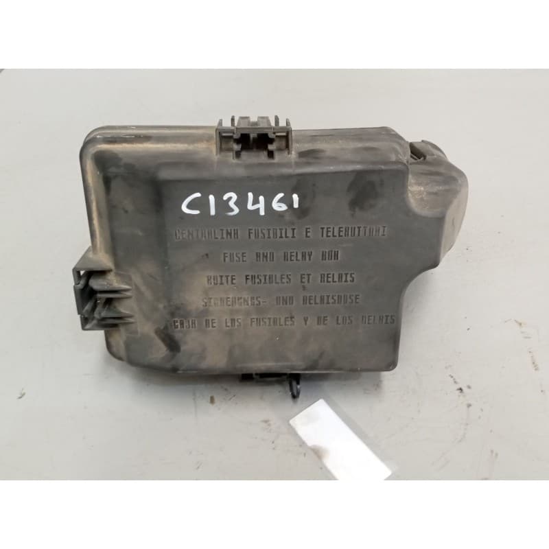 Recambio de caja reles / fusibles para iveco a65c18/wing referencia OEM IAM 69500167 69501170 - Blanco