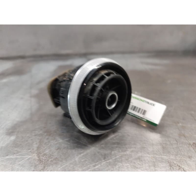 Recambio de aireador para audi a3 (8v1, 8vk) 2.0 tdi quattro referencia OEM IAM 8V0820901A - Azul