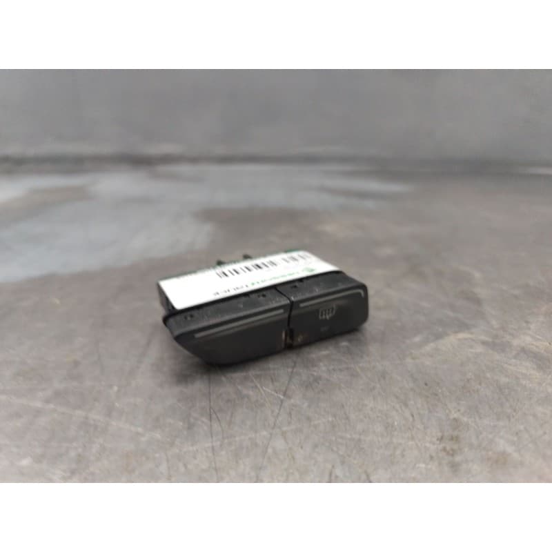 Recambio de boton antivaho para ford focus lim. (cb8) titanium referencia OEM IAM AM5T18C621AB - Plata