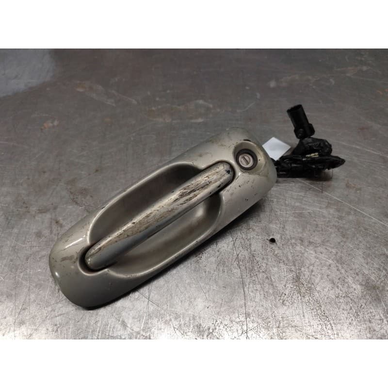 Recambio de maneta exterior delantera derecha para chrysler voyager (rg) 2.5 crd grand voyager limited referencia OEM IAM 2 PIN
