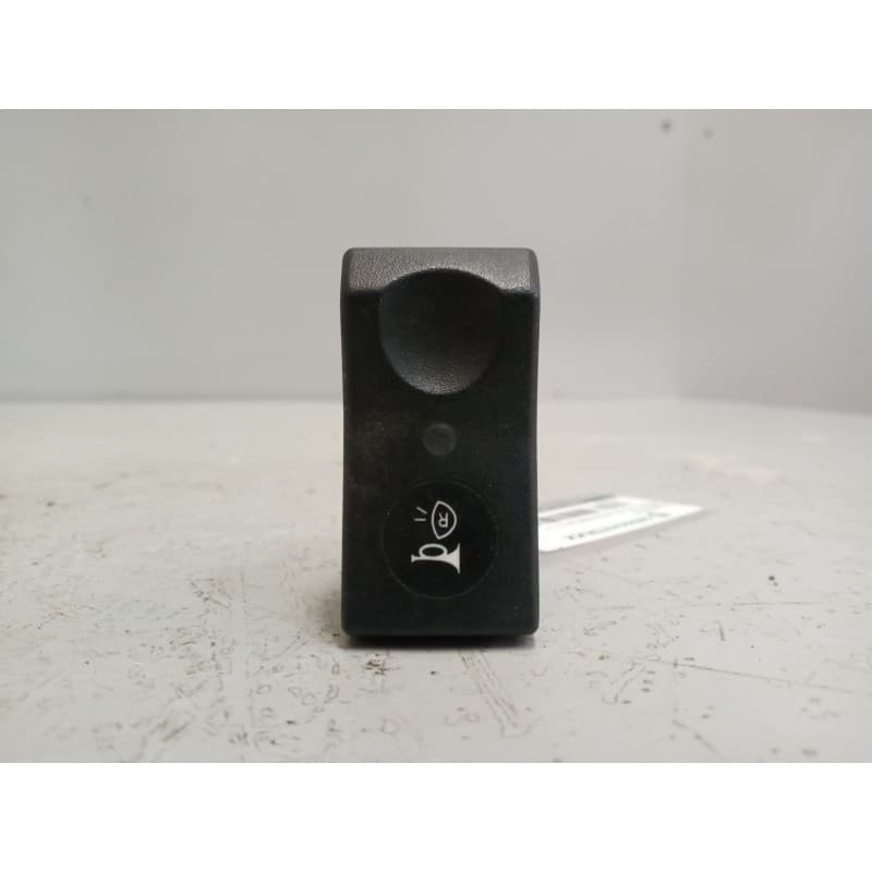 Recambio de interruptor para renault hr 420.18/26 premium 01 11.1 diesel referencia OEM IAM 5010306645 - Blanco