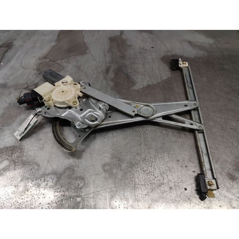 Recambio de elevalunas delantero derecho para toyota corolla (_e12_) 2.0 d-4d (cde120r_, cde120l_) referencia OEM IAM 6981002130 - Negro
