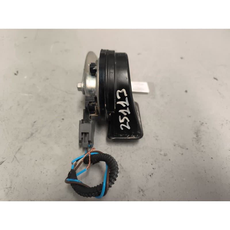 Recambio de claxon para iveco daily vi furgoneta 33s16, 35s16, 35c16, 40c16, 50c16 referencia OEM IAM 5801743500 - Blanco