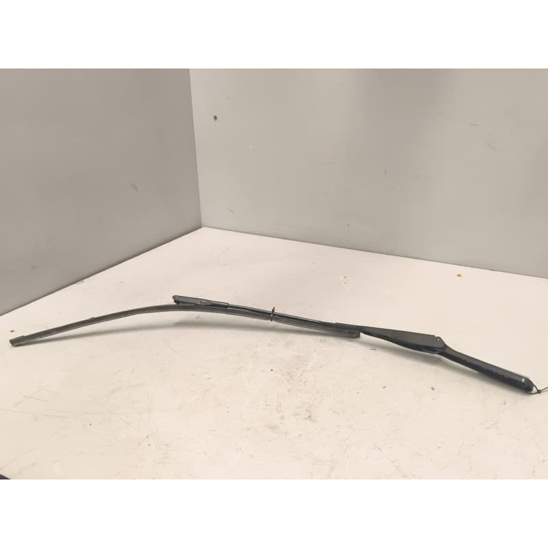 Recambio de brazo limpia delantero para iveco daily vi furgoneta 33s16, 35s16, 35c16, 40c16, 50c16 referencia OEM IAM 5801645537 - Blanco